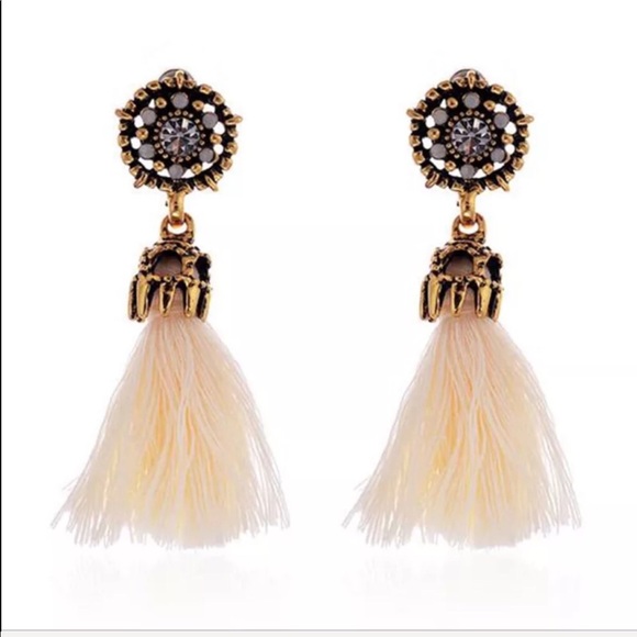Jewelry - 🚫Sold🚫 Tassel earrings